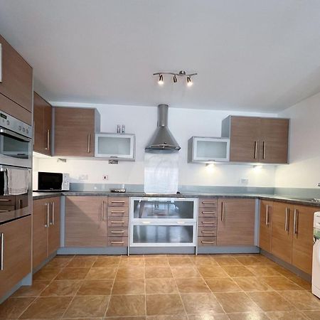 Comfort Seaside Two-Bedroom Apt Σουόνσι Εξωτερικό φωτογραφία