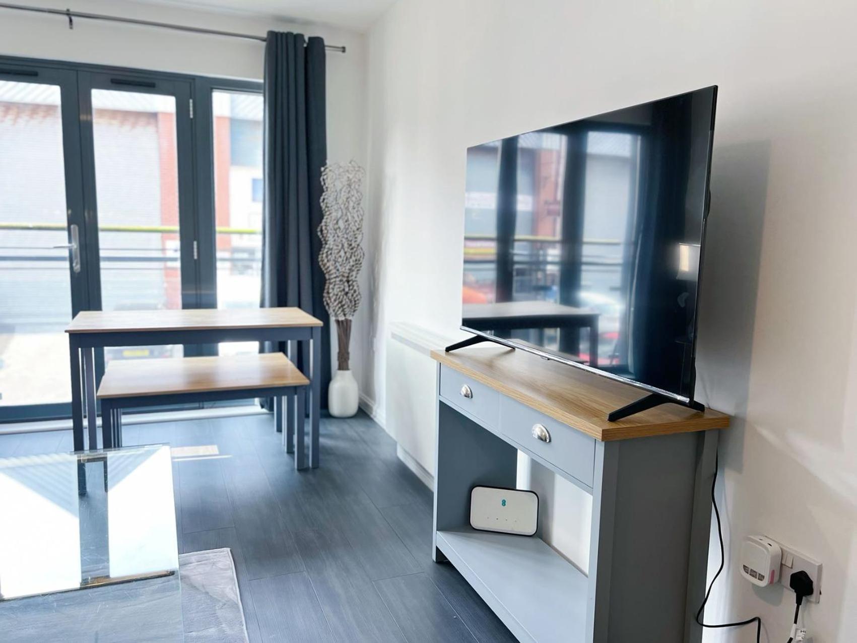 Comfort Seaside Two-Bedroom Apt Σουόνσι Εξωτερικό φωτογραφία