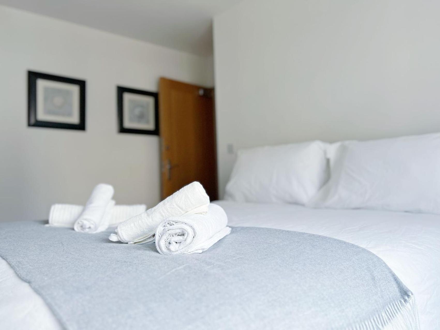 Comfort Seaside Two-Bedroom Apt Σουόνσι Εξωτερικό φωτογραφία