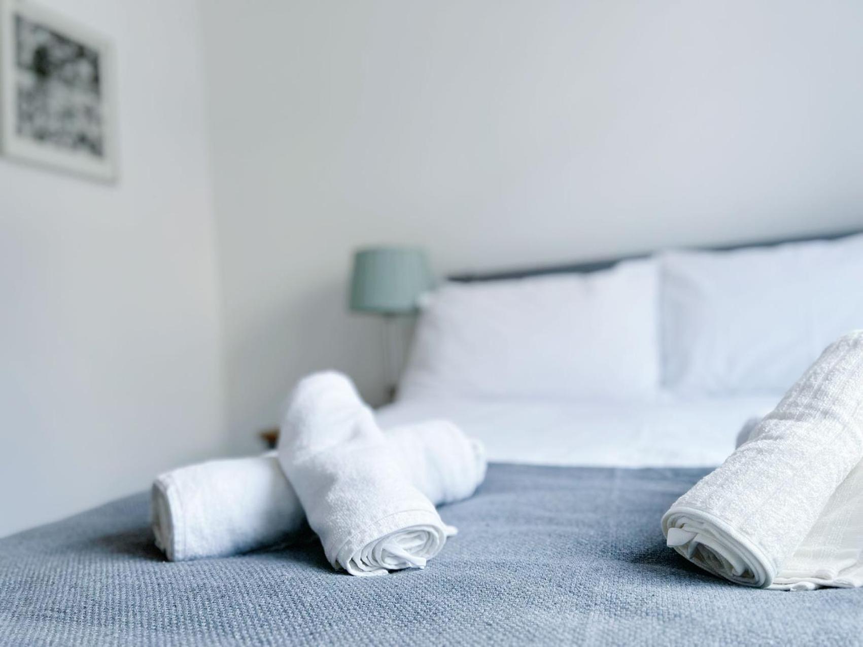 Comfort Seaside Two-Bedroom Apt Σουόνσι Εξωτερικό φωτογραφία