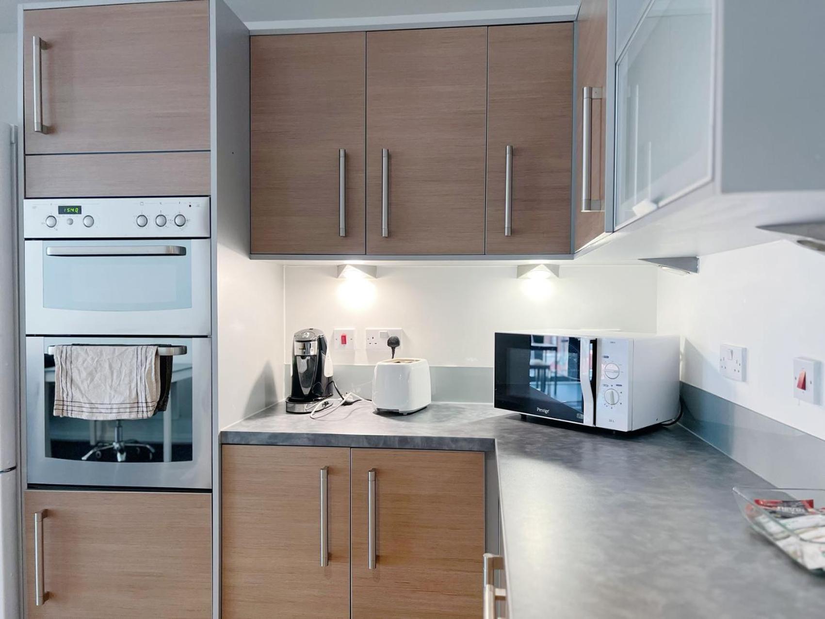 Comfort Seaside Two-Bedroom Apt Σουόνσι Εξωτερικό φωτογραφία