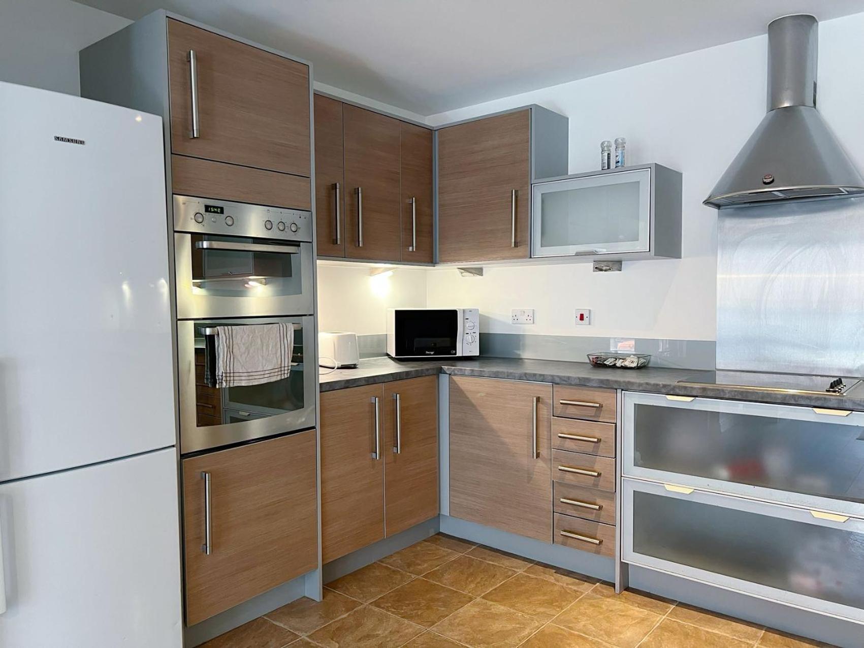 Comfort Seaside Two-Bedroom Apt Σουόνσι Εξωτερικό φωτογραφία